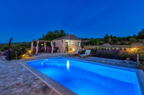 Beautiful villa Big Hobbit 2